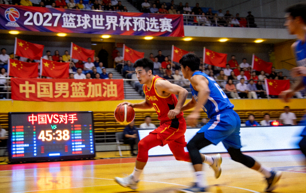 2027年篮球世界杯预选赛中国男篮比赛画面